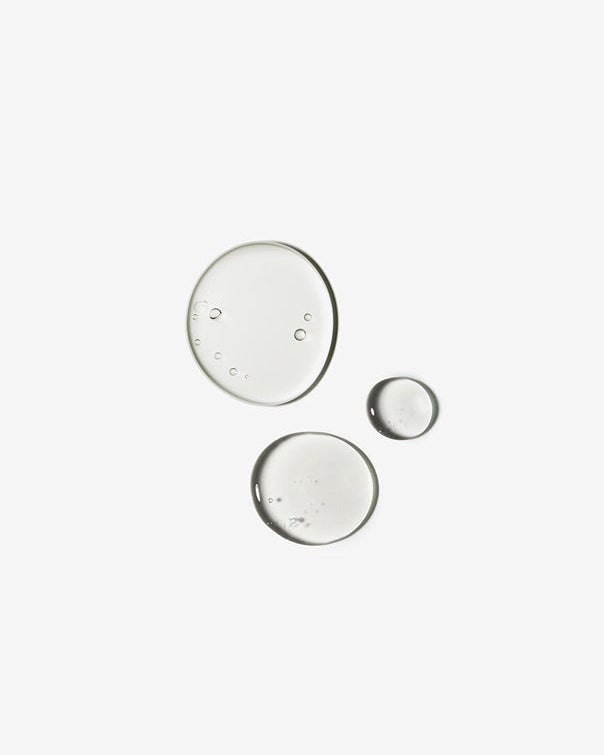 Clear gel shampoo texture swatch with micro-bubbles